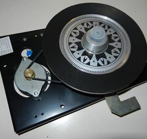 Moteur pour plateau tourne-disques